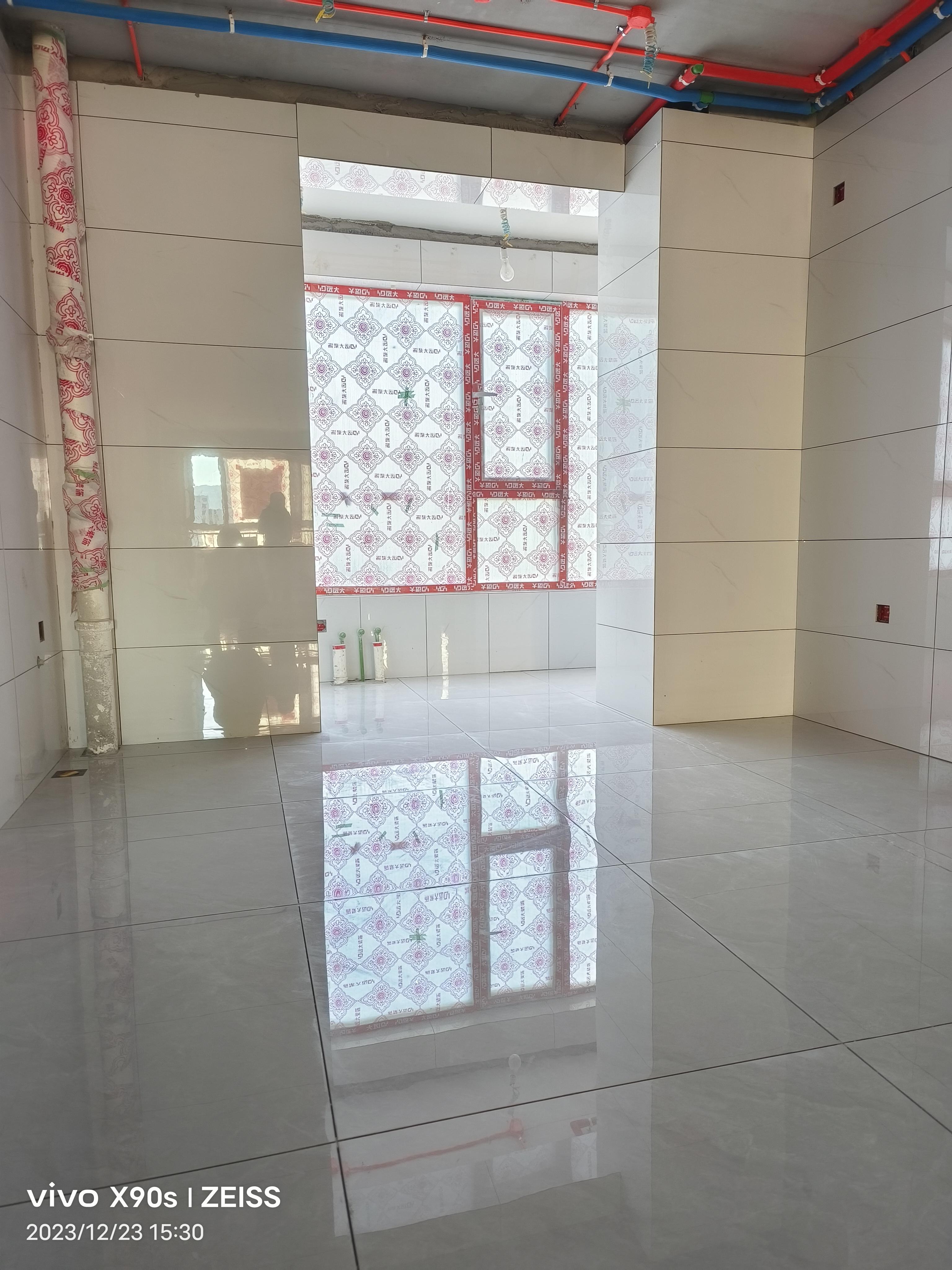 瓷砖师傅没贴好,应该如何追究问题责任(瓷砖师傅没贴好,应该如何追究问题责任呢)